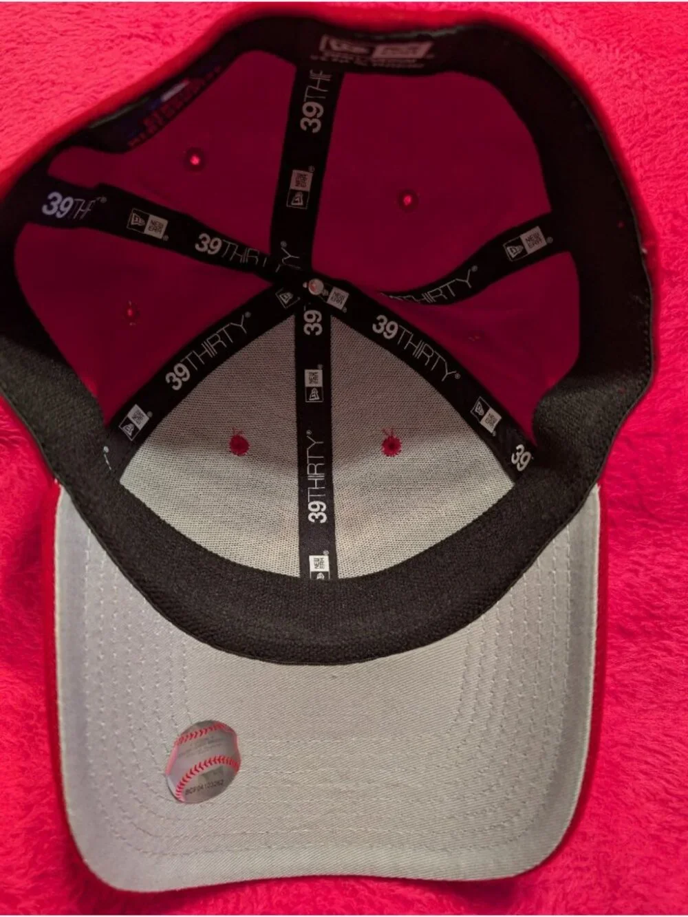 New Era 39THIRTY St Louis Cardinals Hat Red Rainbow Pride Logo Stretch Fit S/M